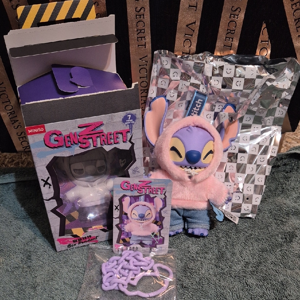 ALOHA - DAMAGED BOX!!! View Last Picture Please! STITCH GEN Z STREET Vinyl/Plush